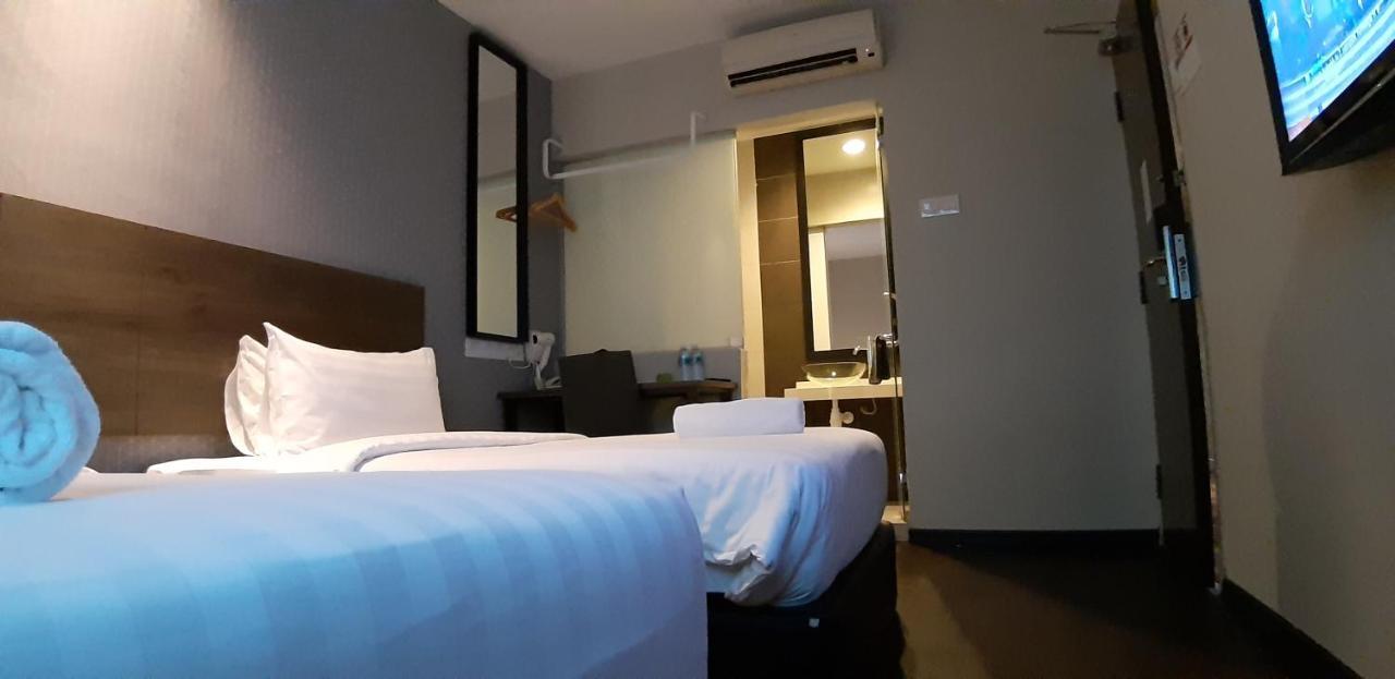 Miico Hotel @ Mount Austin Τζόχορ Μπάχρου Εξωτερικό φωτογραφία